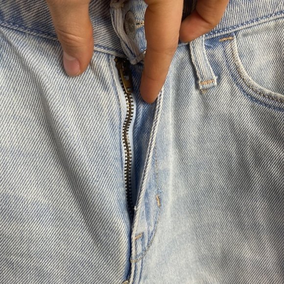 Hollister Ultra High Rise Mom Jeans Light Wash Distressed - Size 7R - 28 - Picture 5 of 10